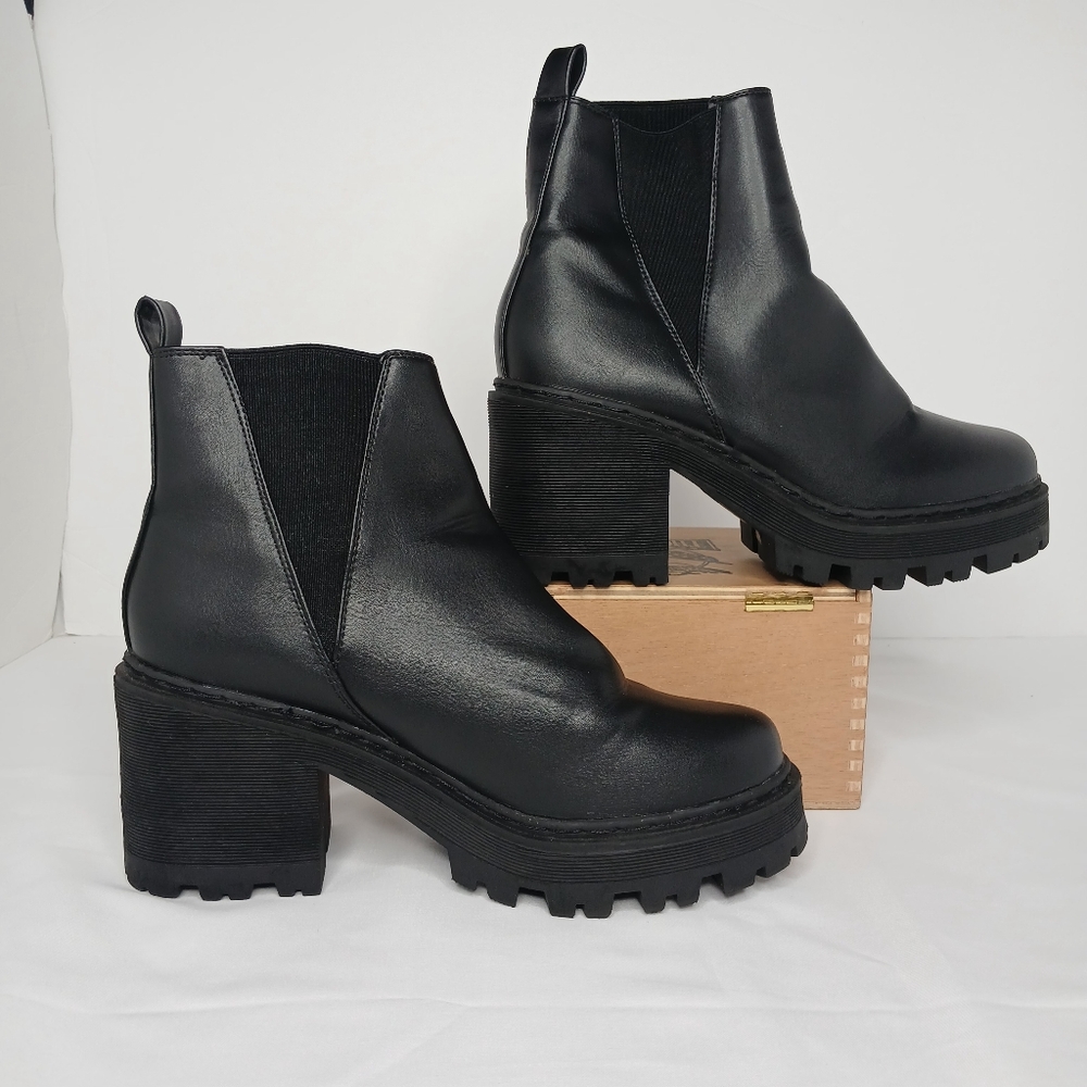 Pretty Little Thing Y2k Chunky Chelsea Boots Black Size 7 Slip-on Whimsy Goth - Picture 1 of 12